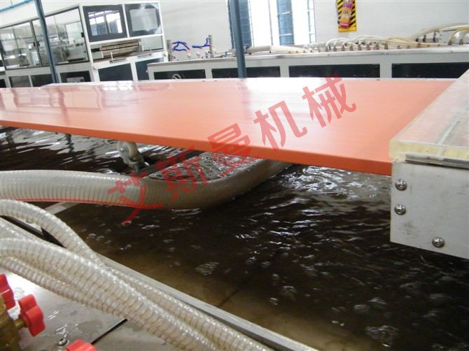 PVC（木塑）門(mén)板生產(chǎn)線(xiàn)