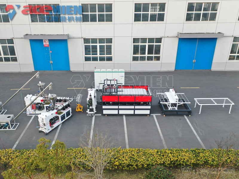 四層覆膜PVC合成樹(shù)脂瓦生產(chǎn)線(xiàn)設備