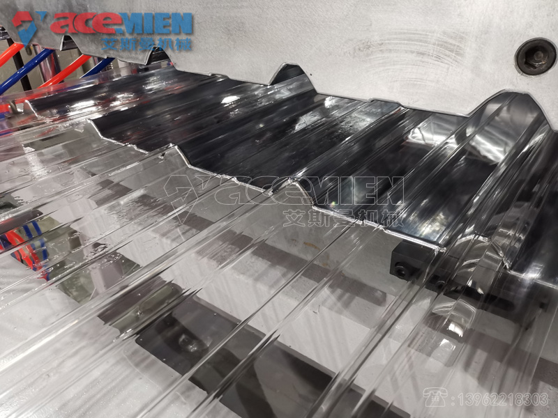 PC透明梯形瓦生產(chǎn)線(xiàn) PET透明彩鋼瓦設備