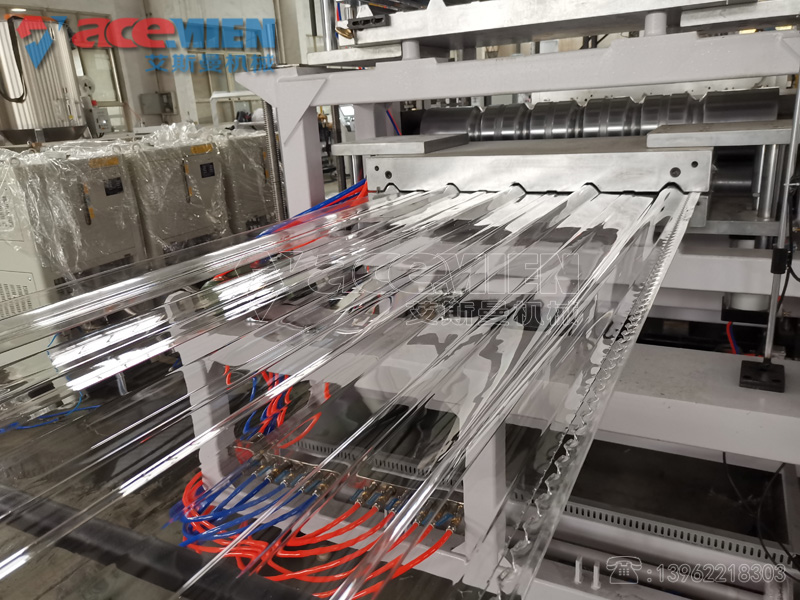 PC-PET透明波浪瓦生產(chǎn)線(xiàn)（雙?？焖偾袚Q）